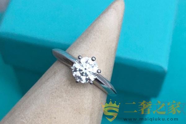 蒂芙尼经典六爪钻戒试戴图