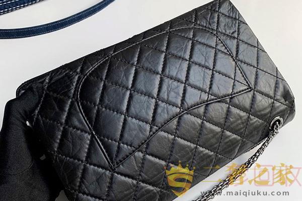香奈儿宇宙系列限量徽章2.55包包背面