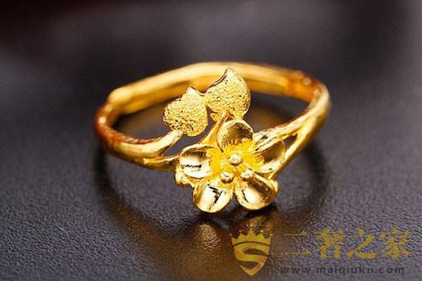黄金花朵戒指
