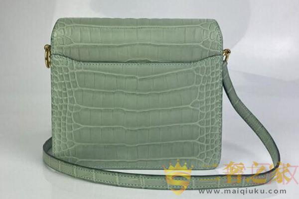 二手奢侈品包包市场通常以多少钱来回收包包