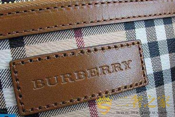 burberry钱包烫印细节展示