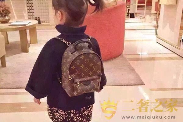 lv双肩包mini小朋友背法